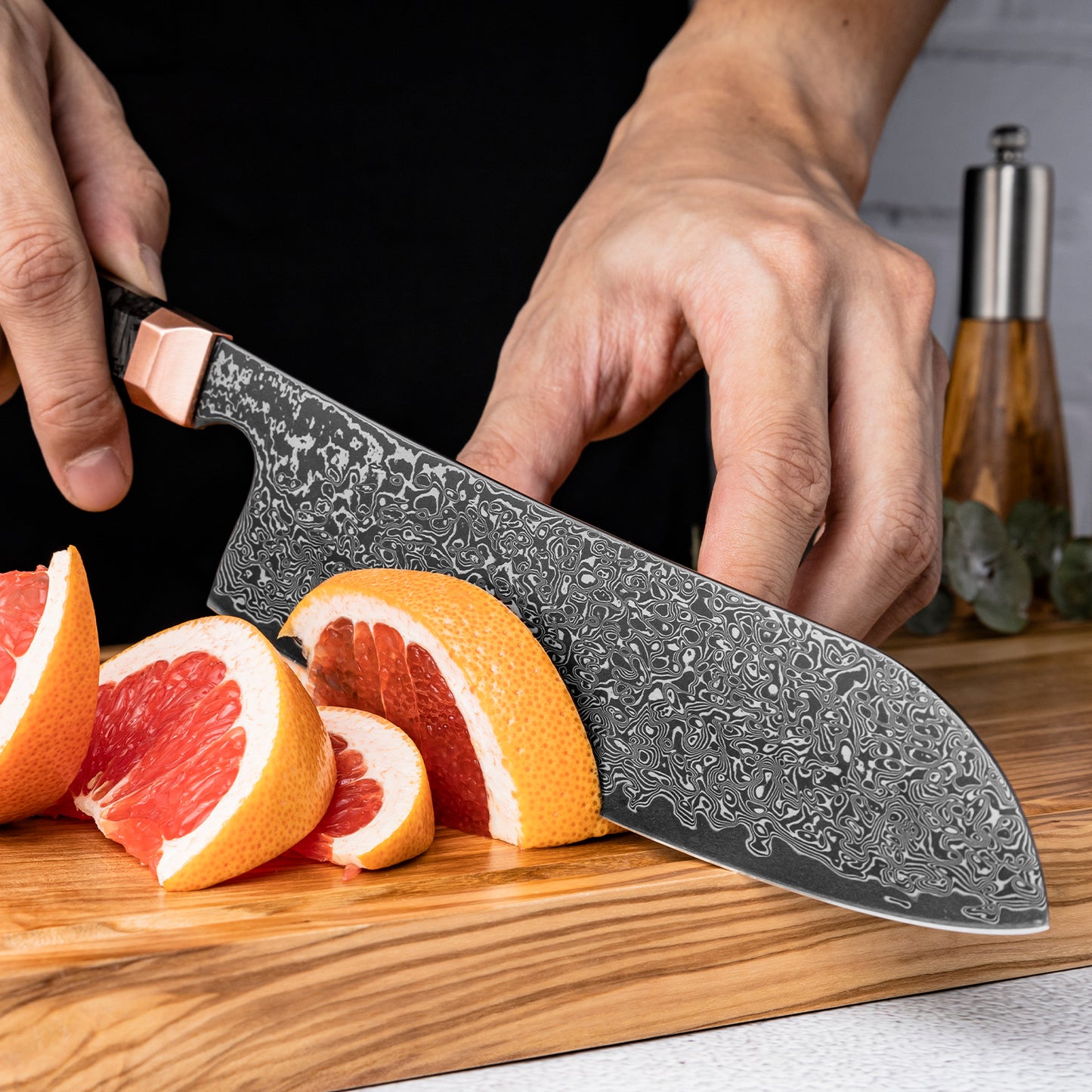 Kohlenstoffstahlmesser Santoku mit Damast-Lasergravur