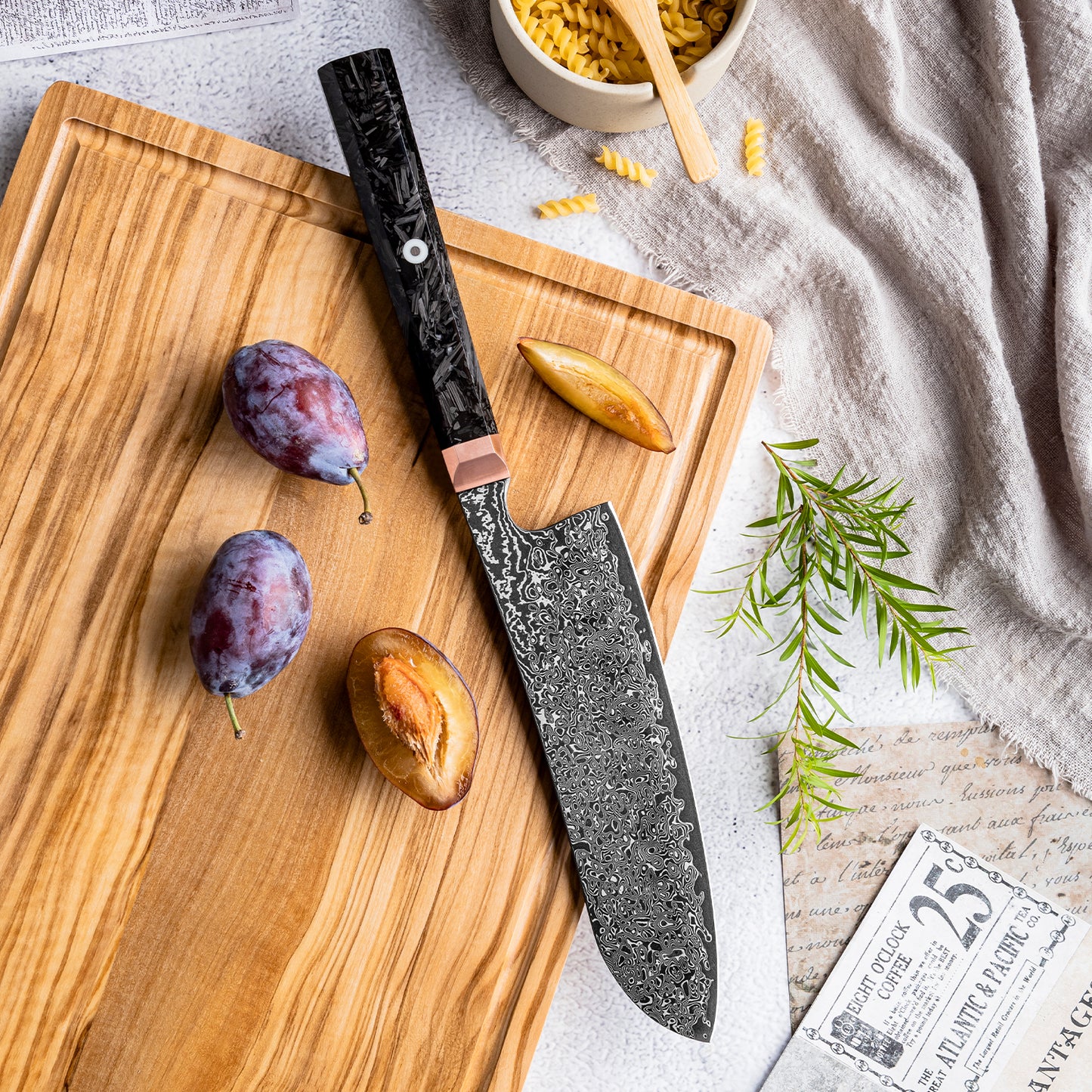 Kohlenstoffstahlmesser Santoku mit Damast-Lasergravur