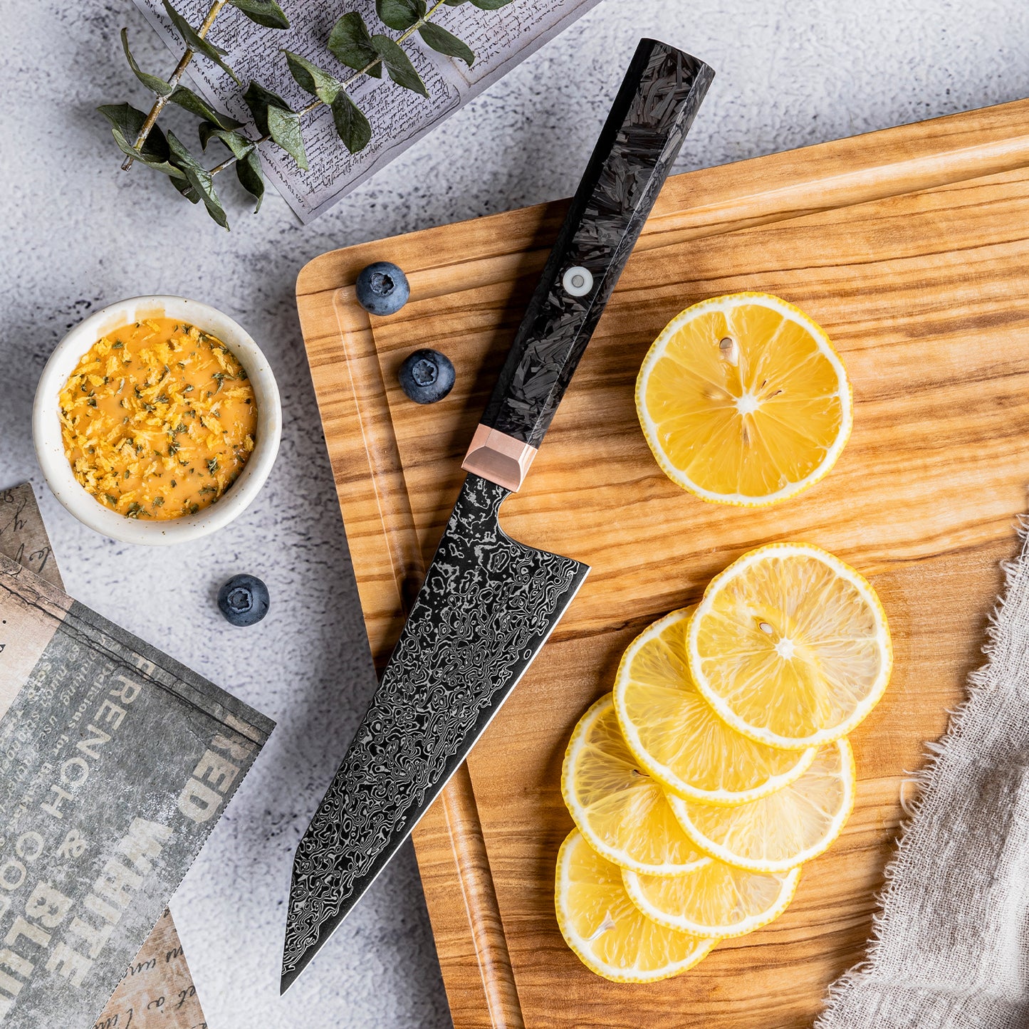Kohlenstoffstahlmesser kiritsuke mit Damast-Lasergravur